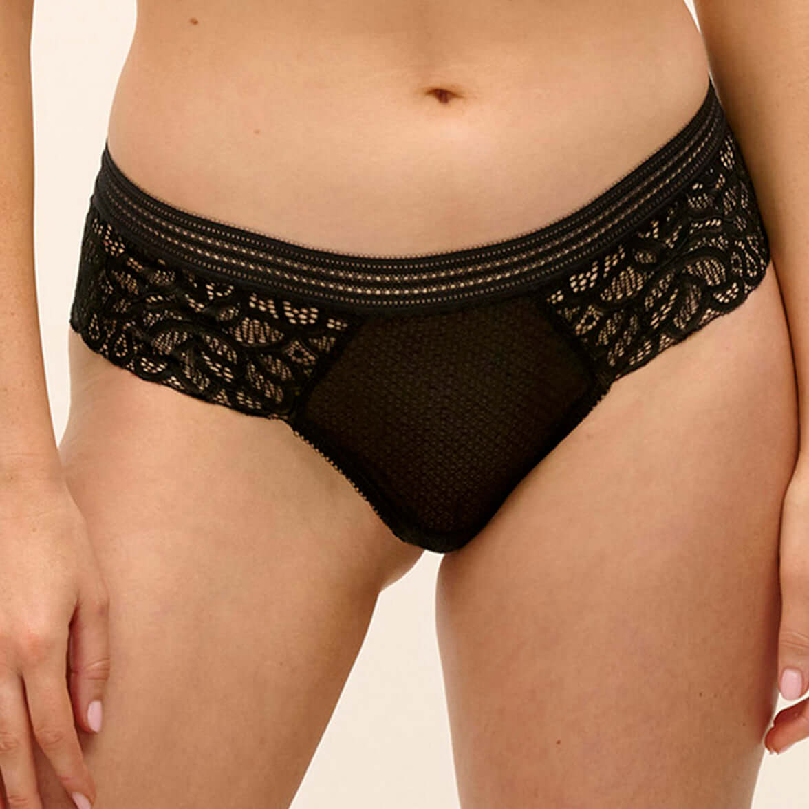 Tanga Raffine Wacoal WE148007 Encaje y Confort Diario Black