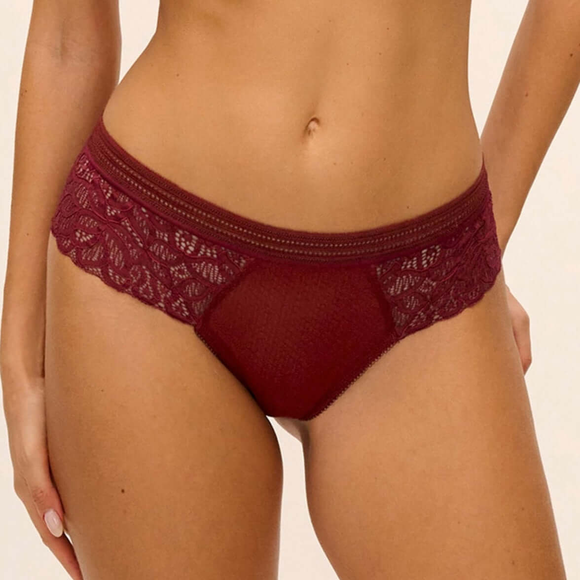 Tanga Raffine Wacoal WE148007 Encaje y Confort Diario